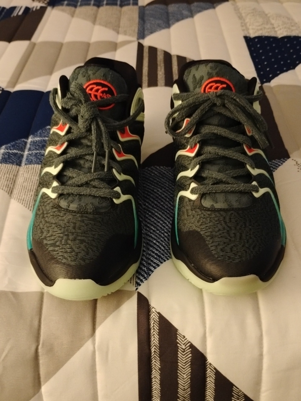 New Men's Olive Green Glow In The Dark Athletic Sneakers Size 10.5